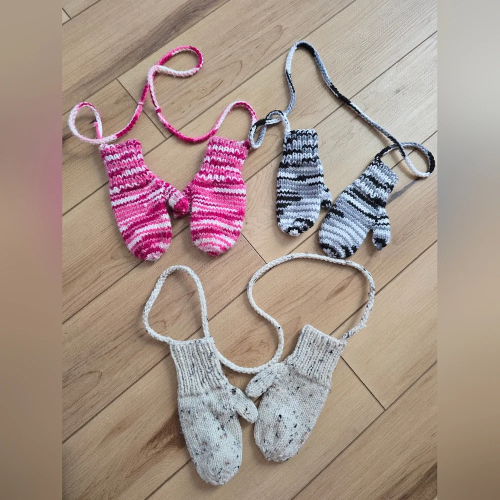 Colorful Knit Mittens Set With Strings